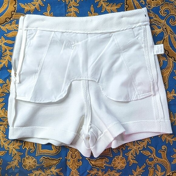 High-rise form-fitting white shorts small Bedo GUC - Picture 5 of 12